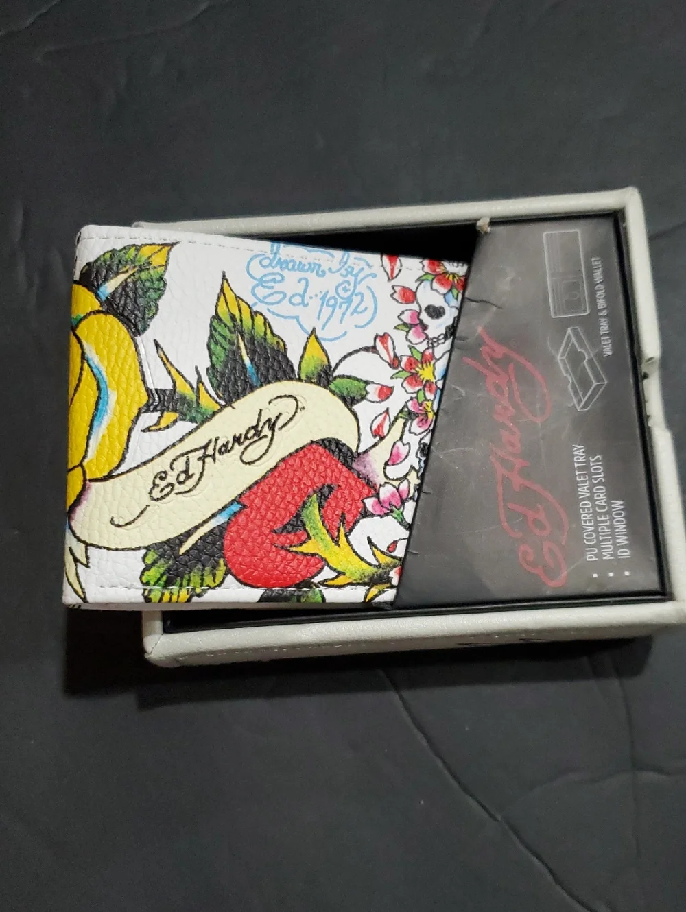 Ed Hardy white bifold wallet with Ed hardy‎ graphic pu covered padded valet tray